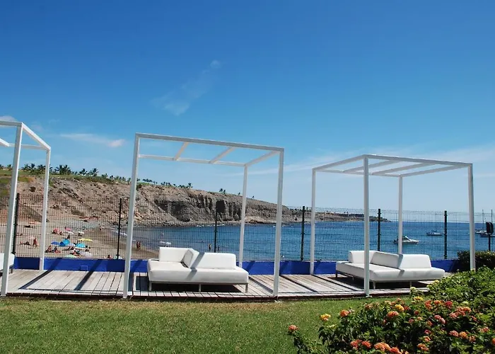 布鲁马林6酒店 *